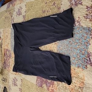 GapFit (below knee) Cropped Athletic Pant